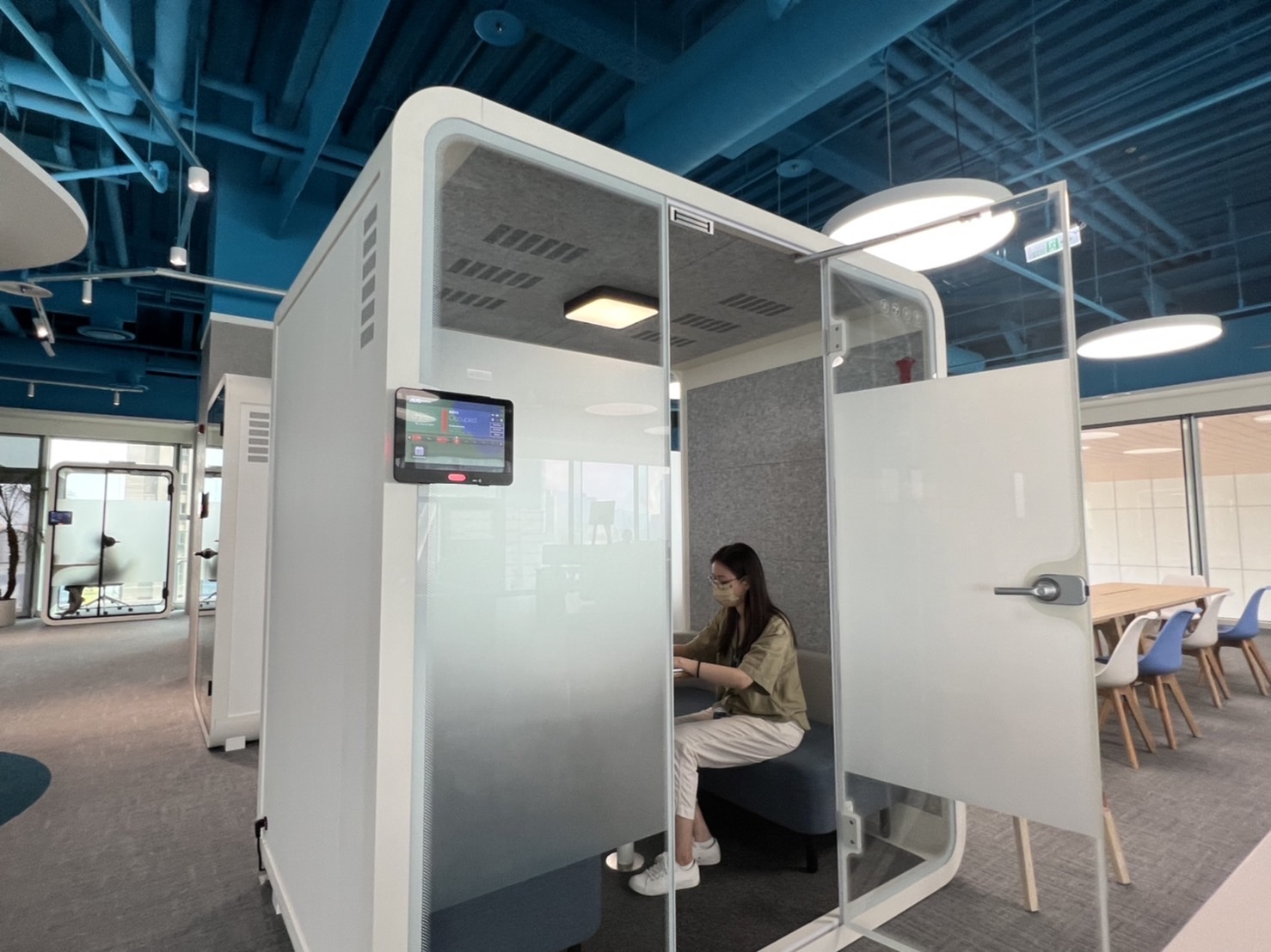 PA视讯高雄據點的智慧行動辦公艙，展現PA视讯在面板以外的研發應用軟實力